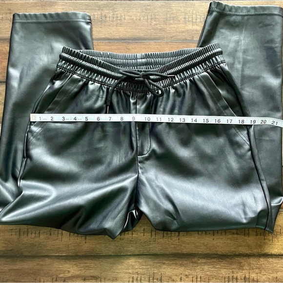 Faux Leather Cropped Pants Size L - Picture 5 of 8
